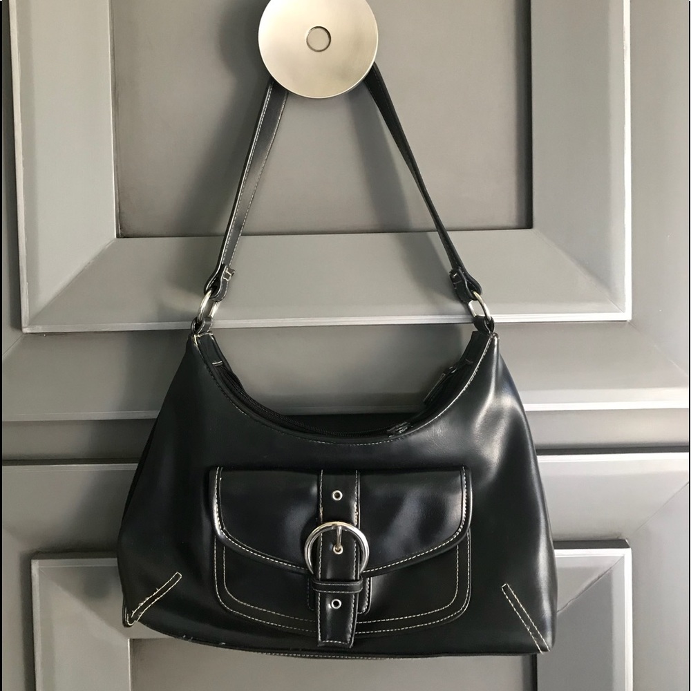 Black purse • Silver toned metal works